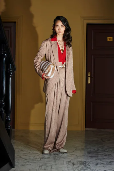 Look 49
